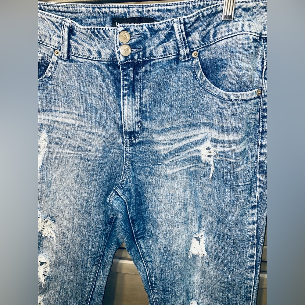 Twenty one Black Ankle Distressed Blue Jeans size 13/14 - Picture 10 of 17